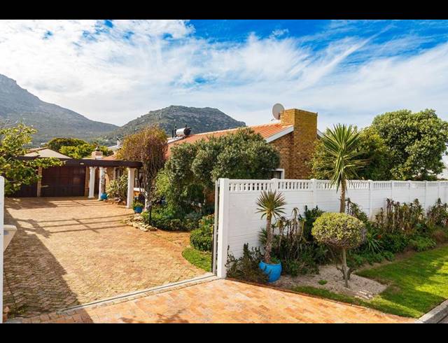 4 BEDROOM HOUSE FOR SALE IN FISH HOEK